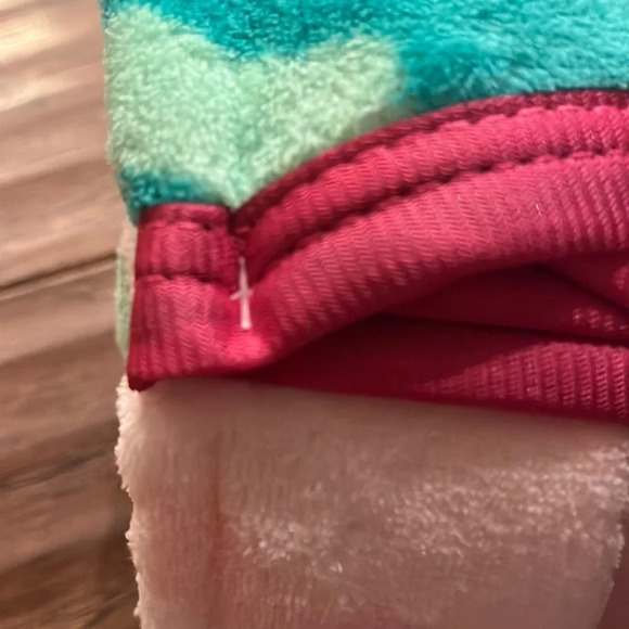 Hello Kitty Welcome to the Jungle Throw - Picture 4 of 4